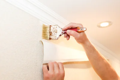 Pose de papier peint à Condé-sur-Vesgre — revêtements muraux et toiles de verre